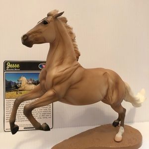 Palomino Breyer Quarter Horse gelding